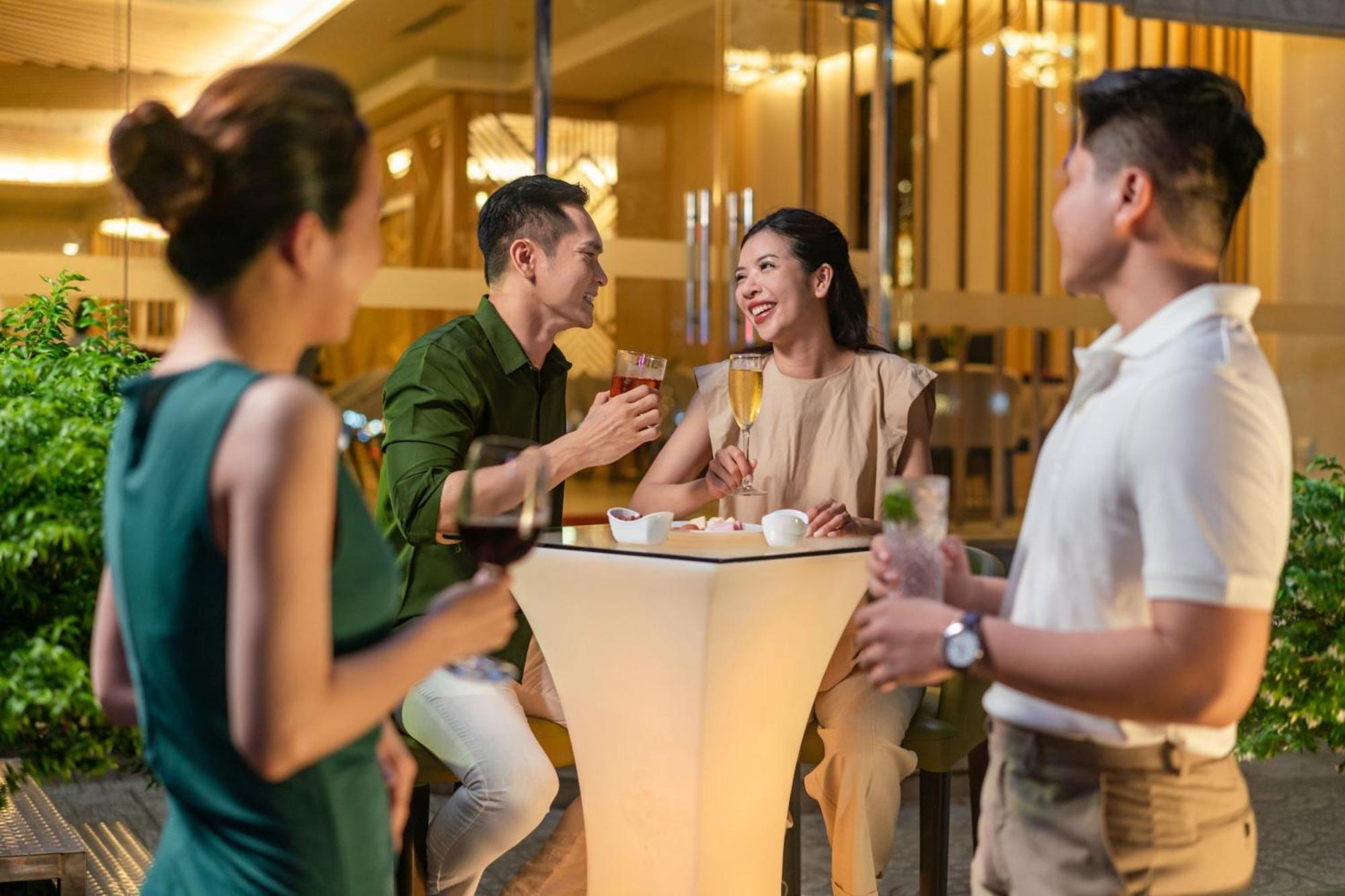 Sheraton Кан То Екстериор снимка Residents at the clubhouse